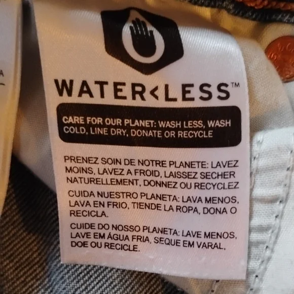 Levi's  Premium Wedgie Style Size 28 Jeans. Can Be Unisex ? Supercute Style/ Fit - Picture 7 of 13